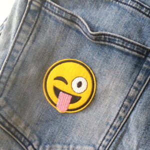 Alternative view of Smiley clin d'œil – Écusson