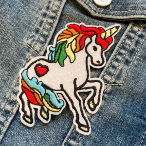 Alternative view of Licorne à crinière arc-en-ciel – Écusson